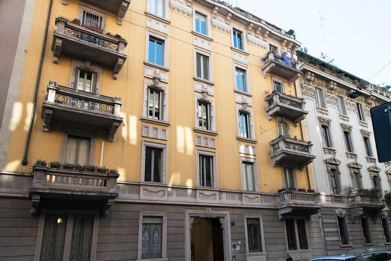 Sophisticated Apt Near Duomo Apartment Milan